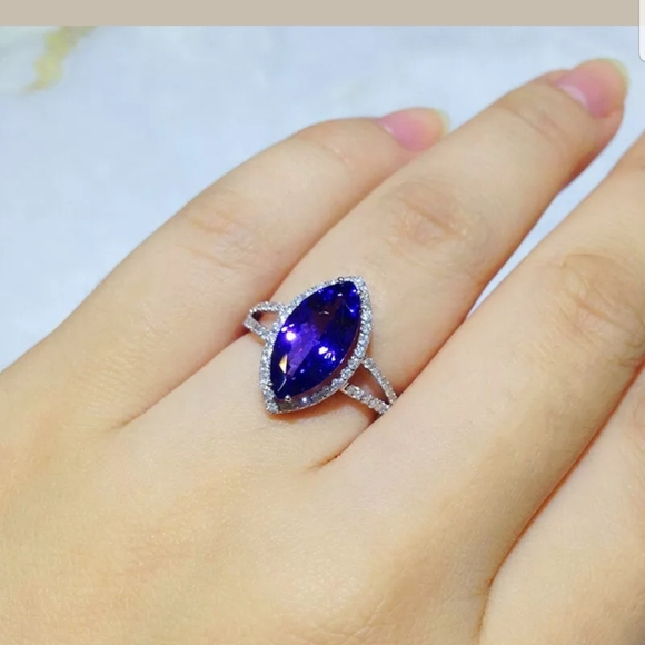 Jewelry - NEW sterling silver oval cut amethyst ring